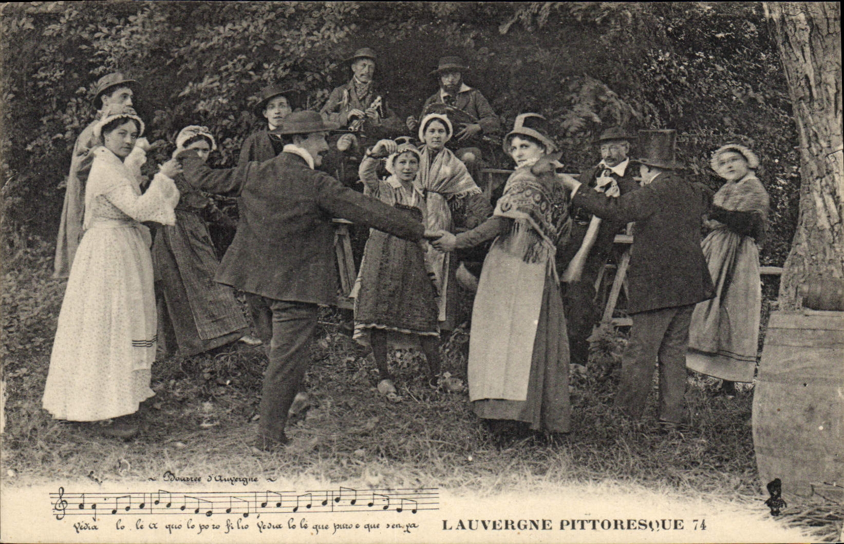 CPA Folklore L'Auvergne Pittoresque 