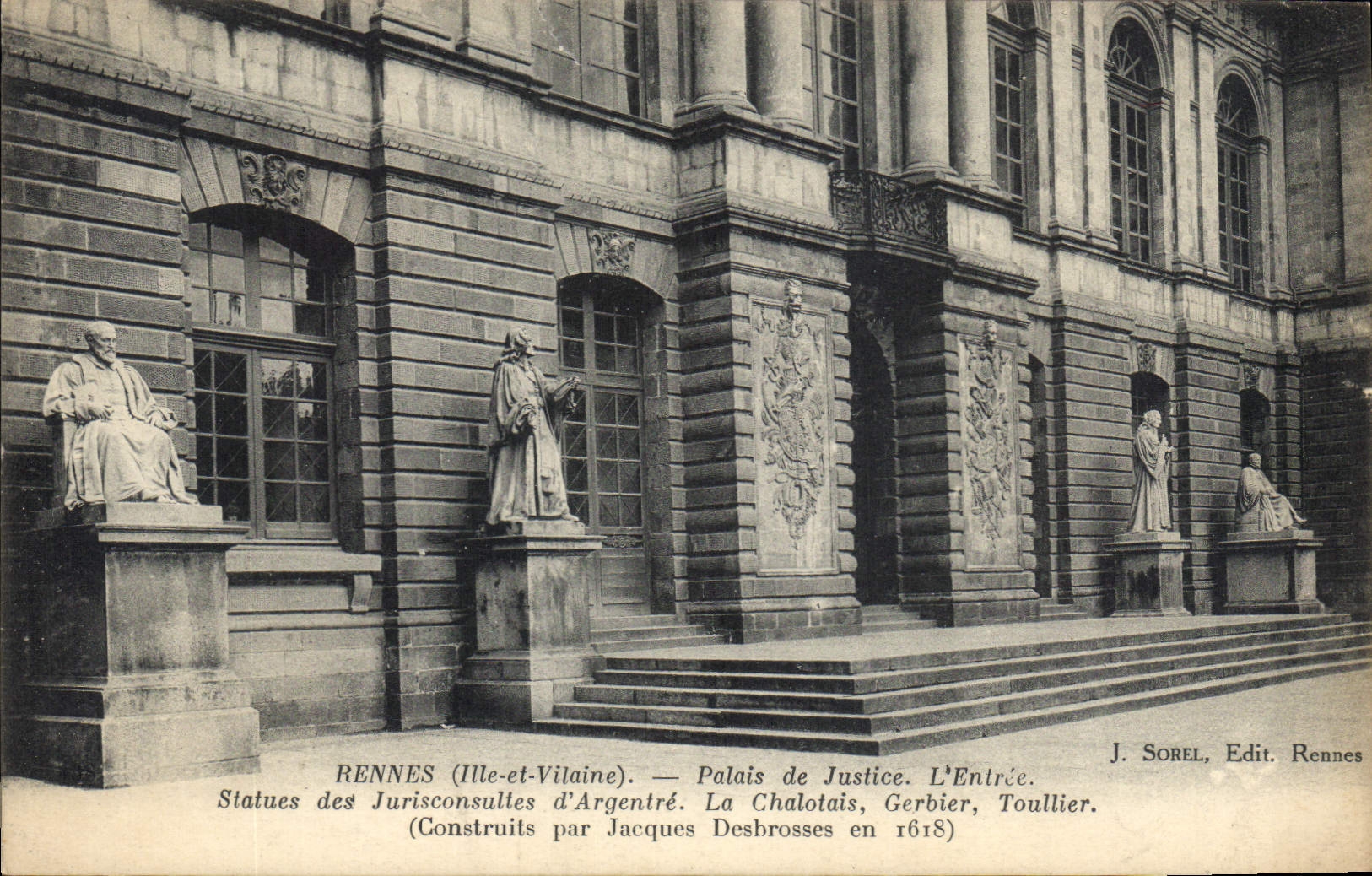 CPA Rennes palais de Justice L'Entree Statue des Juriconsultes d'Argentre Le Chalotais Gerbier Toull