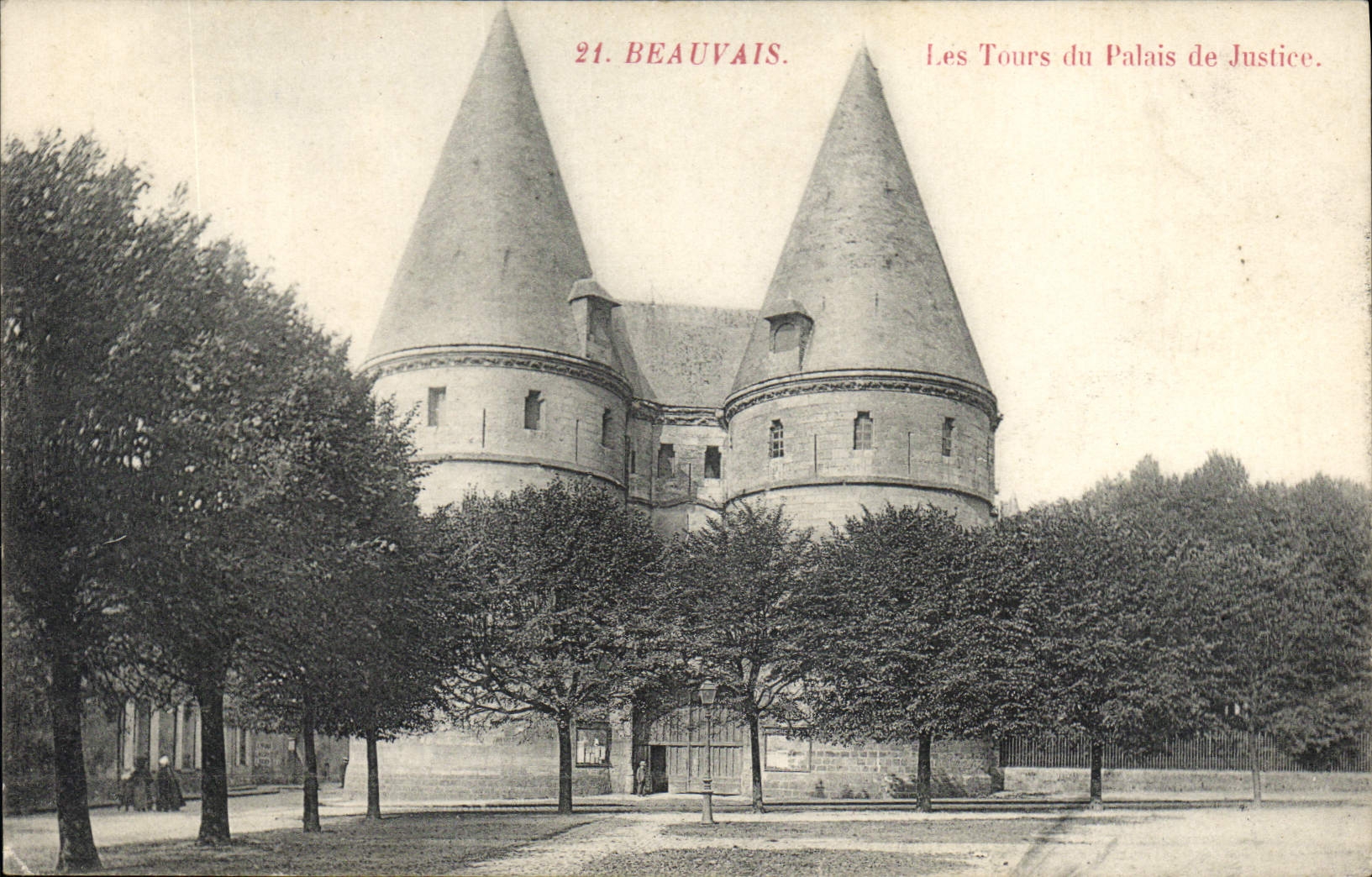 CPA Beauvais Les Tours du Palais de Justice 