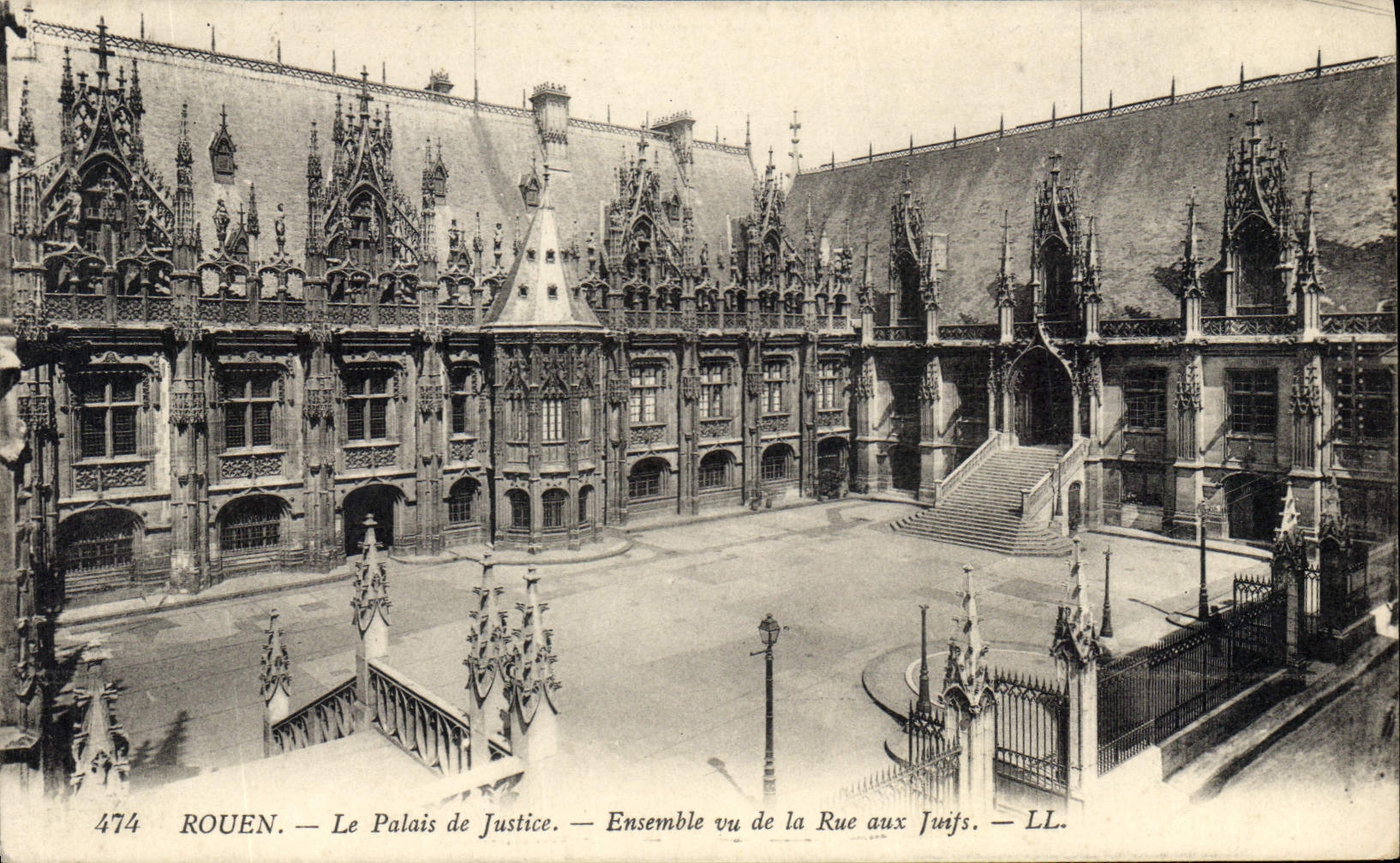CPA Rouen Le Palais de Justice Ensemble vu de la Rue aux Juifs 