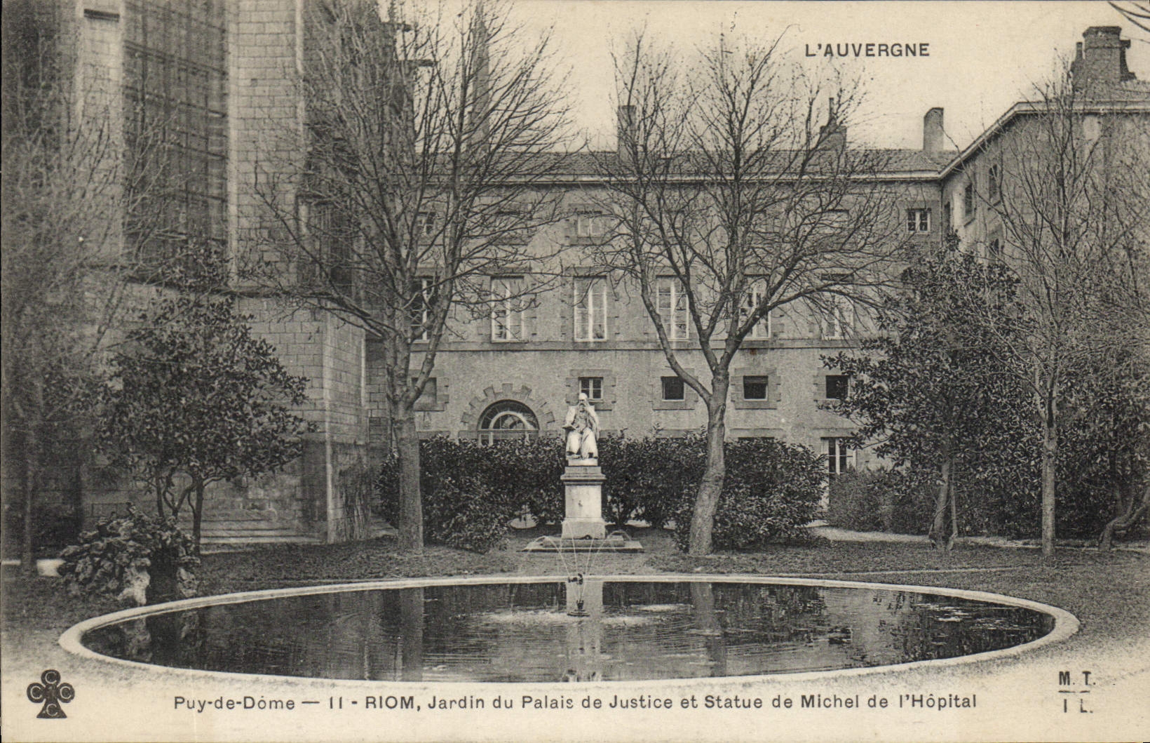 CPA Riom Jardin du Palais de Justice et Statue de Michel de l'Hopital