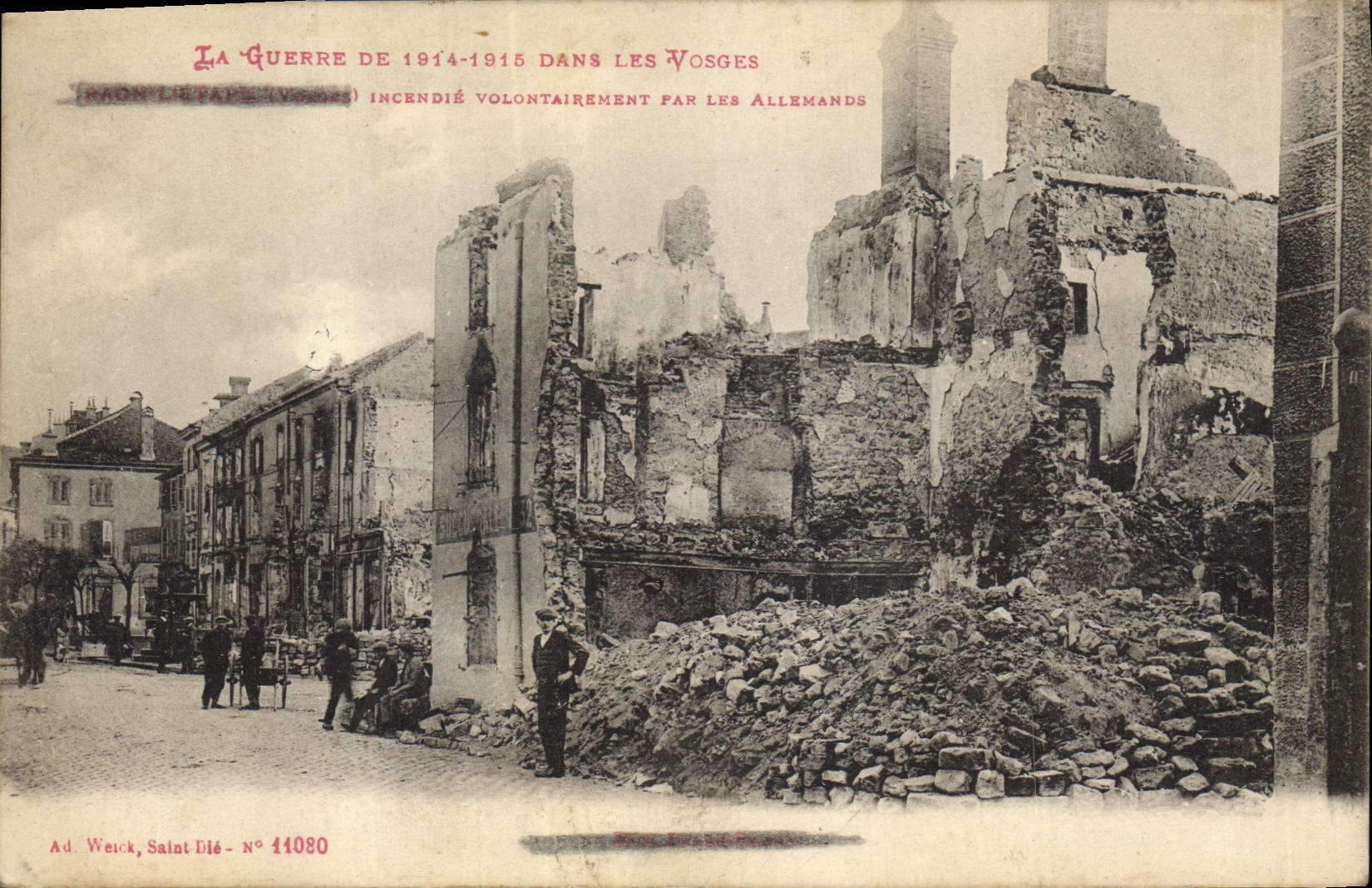 CPA Militaria La Guerre de 1914 1915 dans les Vosges incendie par les allemands 