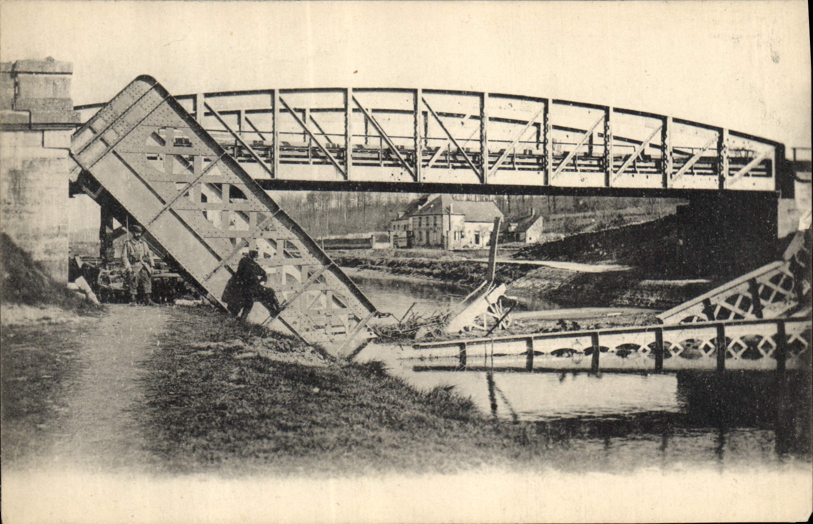 CPA Militaria Pont detruit par les Boches 