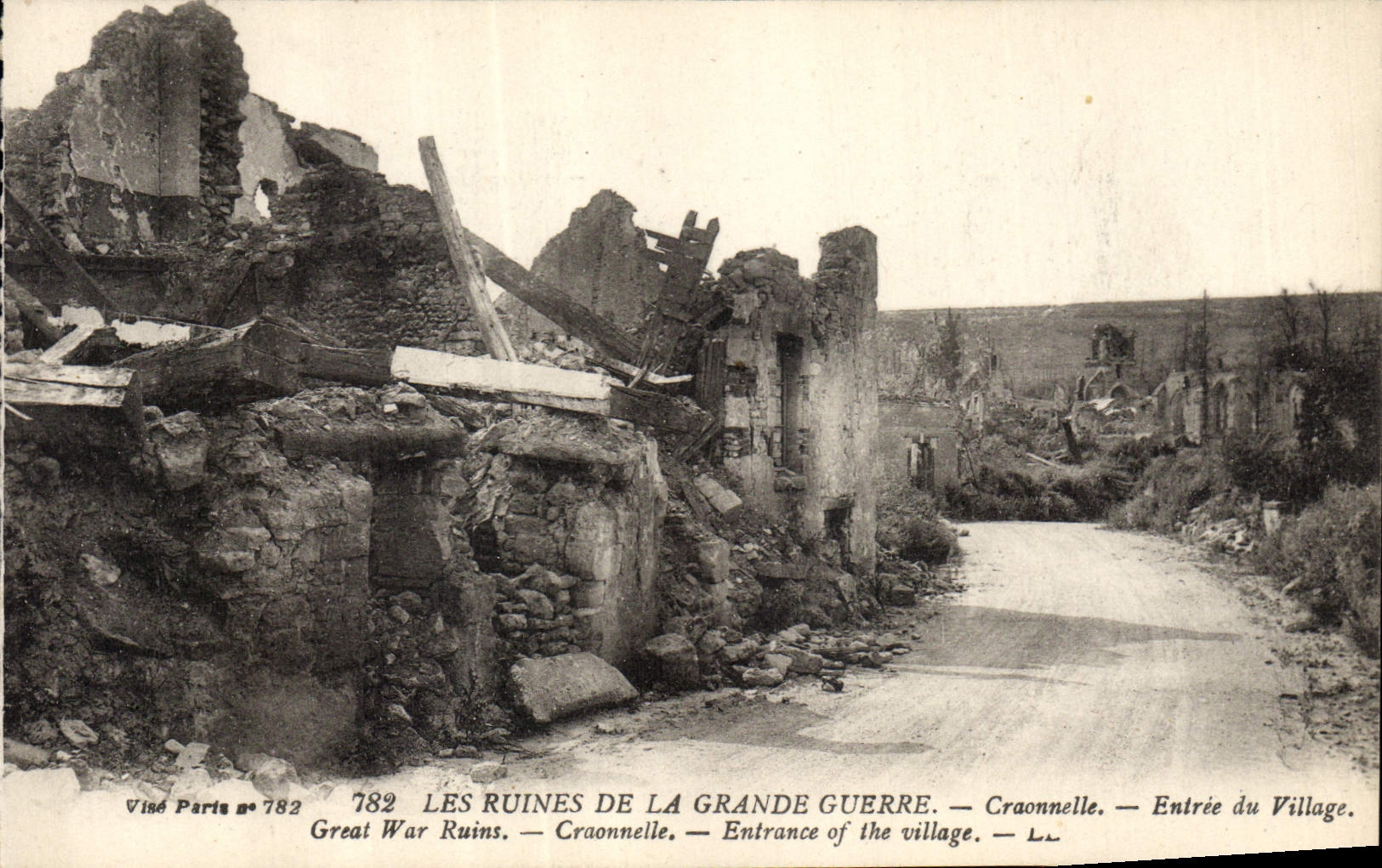 CPA Militaria Les ruines de la Grande Guerre Craonnelle Entree du Village 