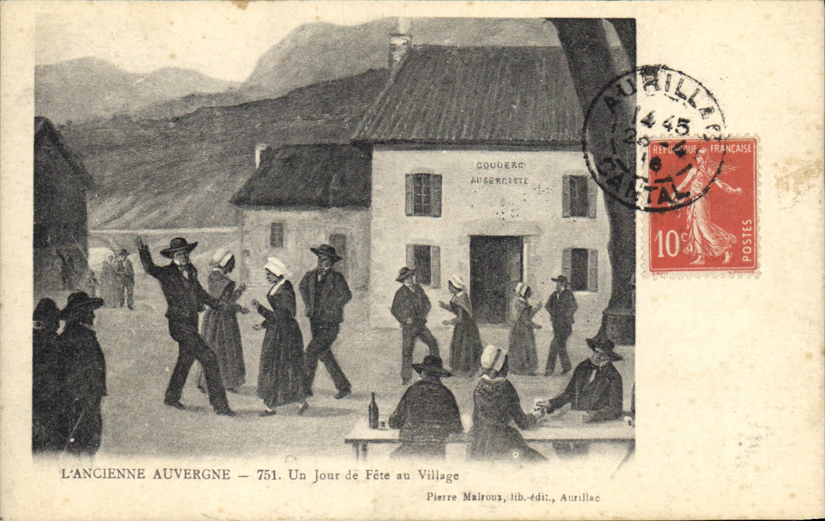 CPA Folklore L'Ancienne Auvergne un jour de fete au village 