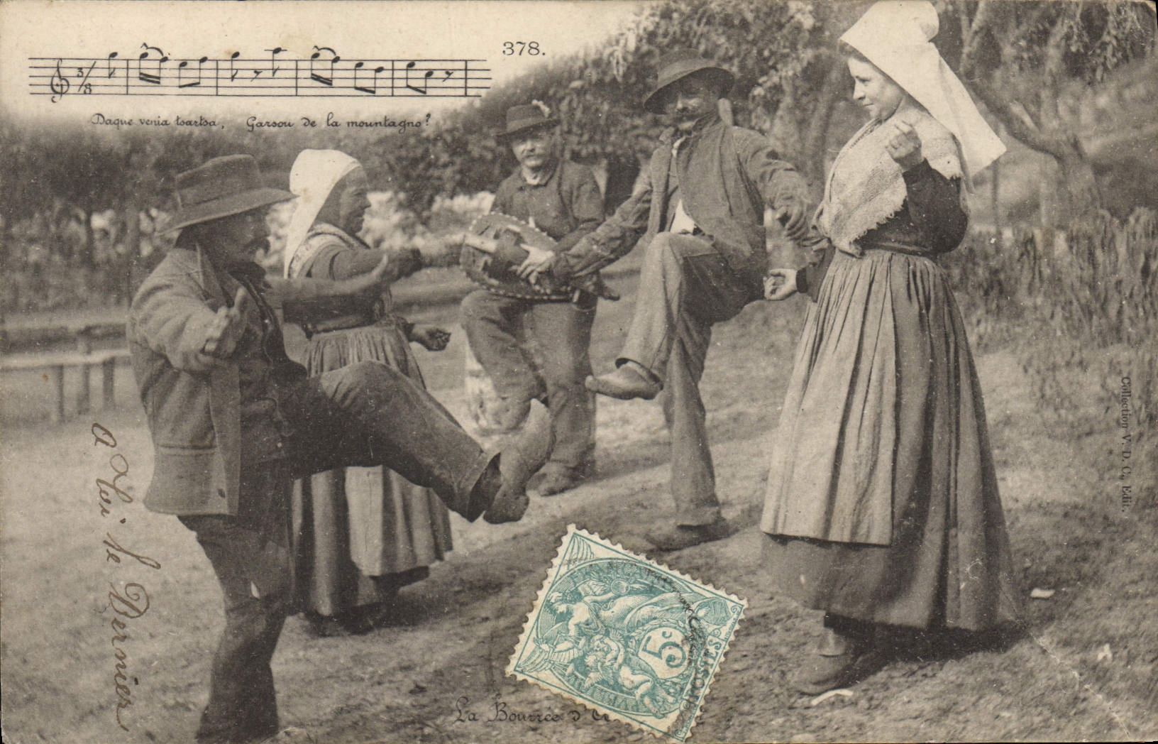 CPA Folklore La Bourree d'Auvergne 