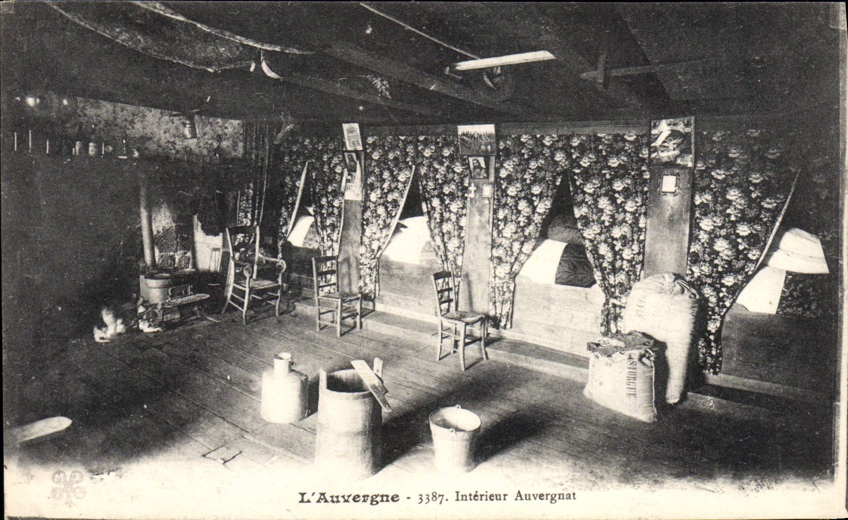 CPA Folklore L'Auvergne interieur Auvergnat