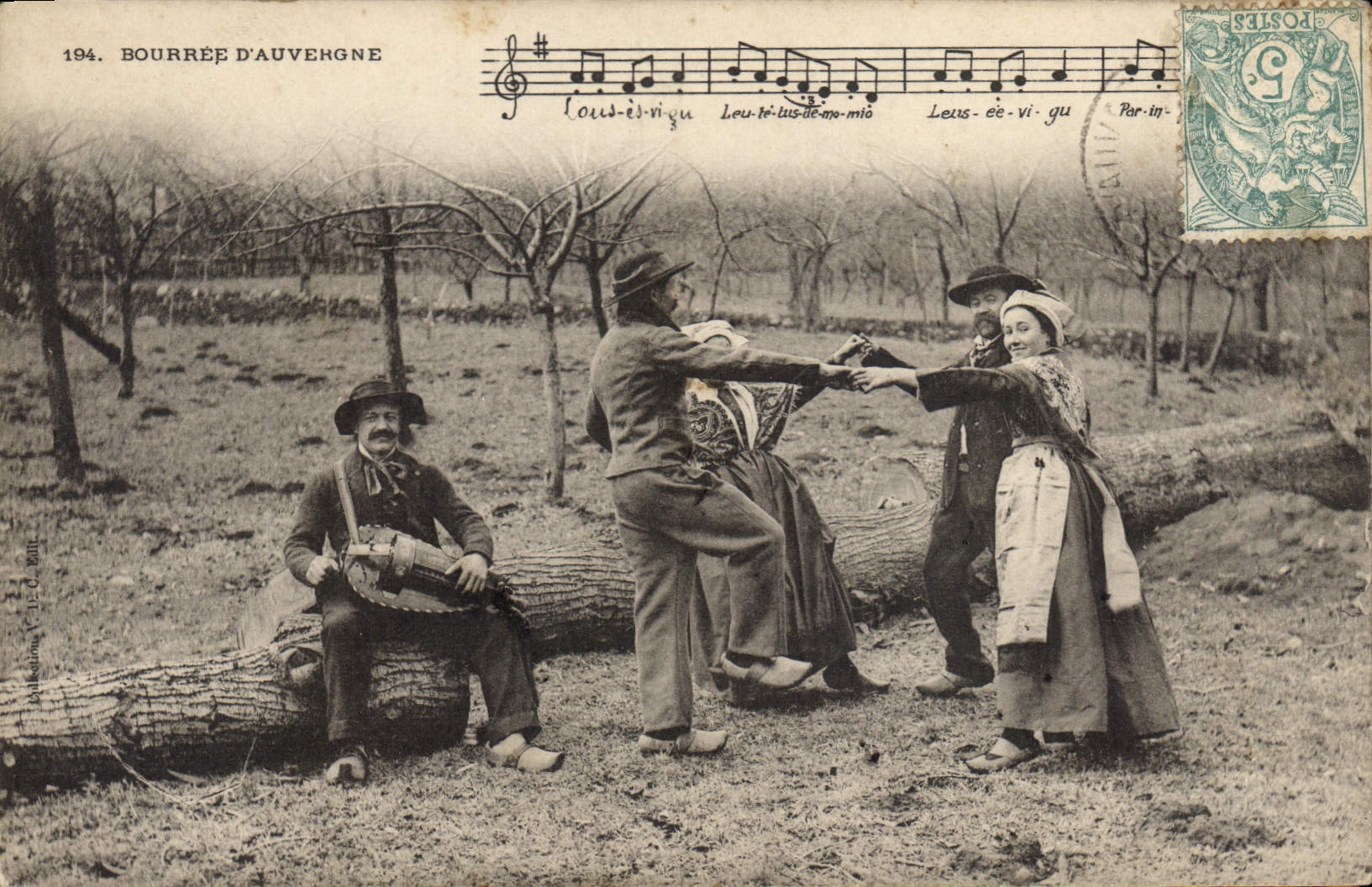 CPA Folklore Bourree d'Auvergne 