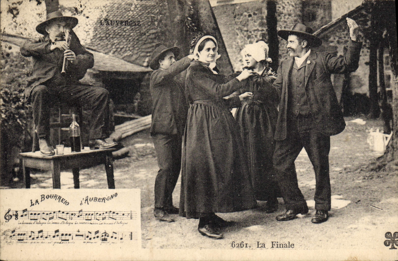 CPA Folklore L'Auvergne La Finale 