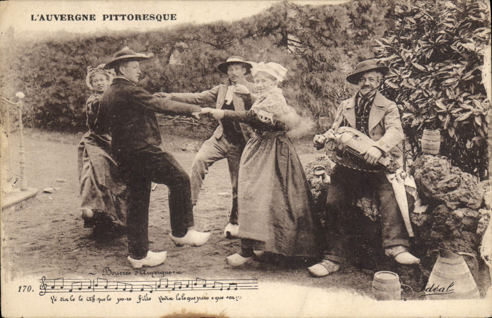 CPA Folklore L'Auvergne Pittoresque 