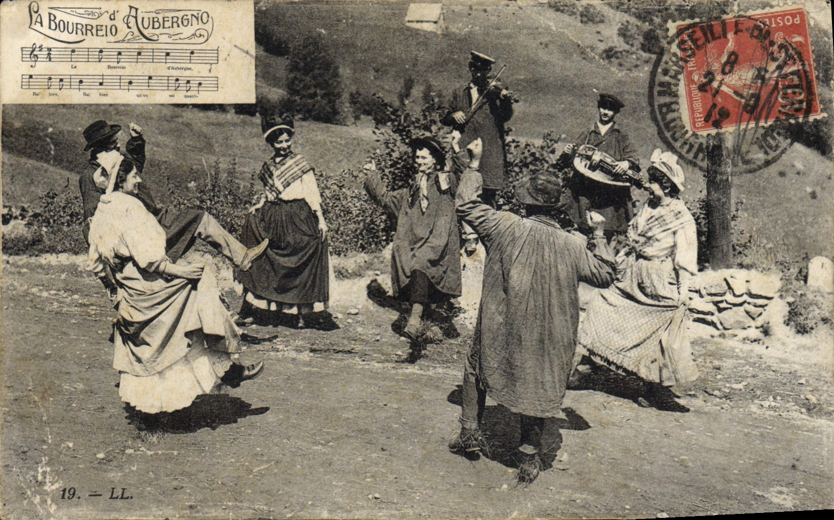 CPA Folklore La Bourreio d'Aubergno 