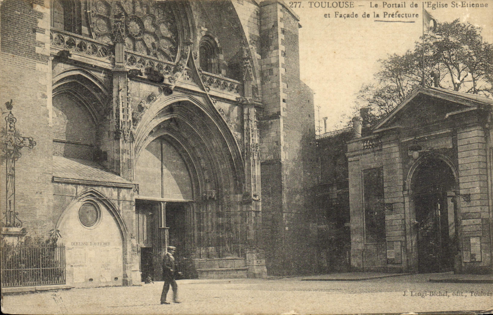 CPA Toulouse Le Portail de l'Eglise St Etienne et Facade de la Prefecture
