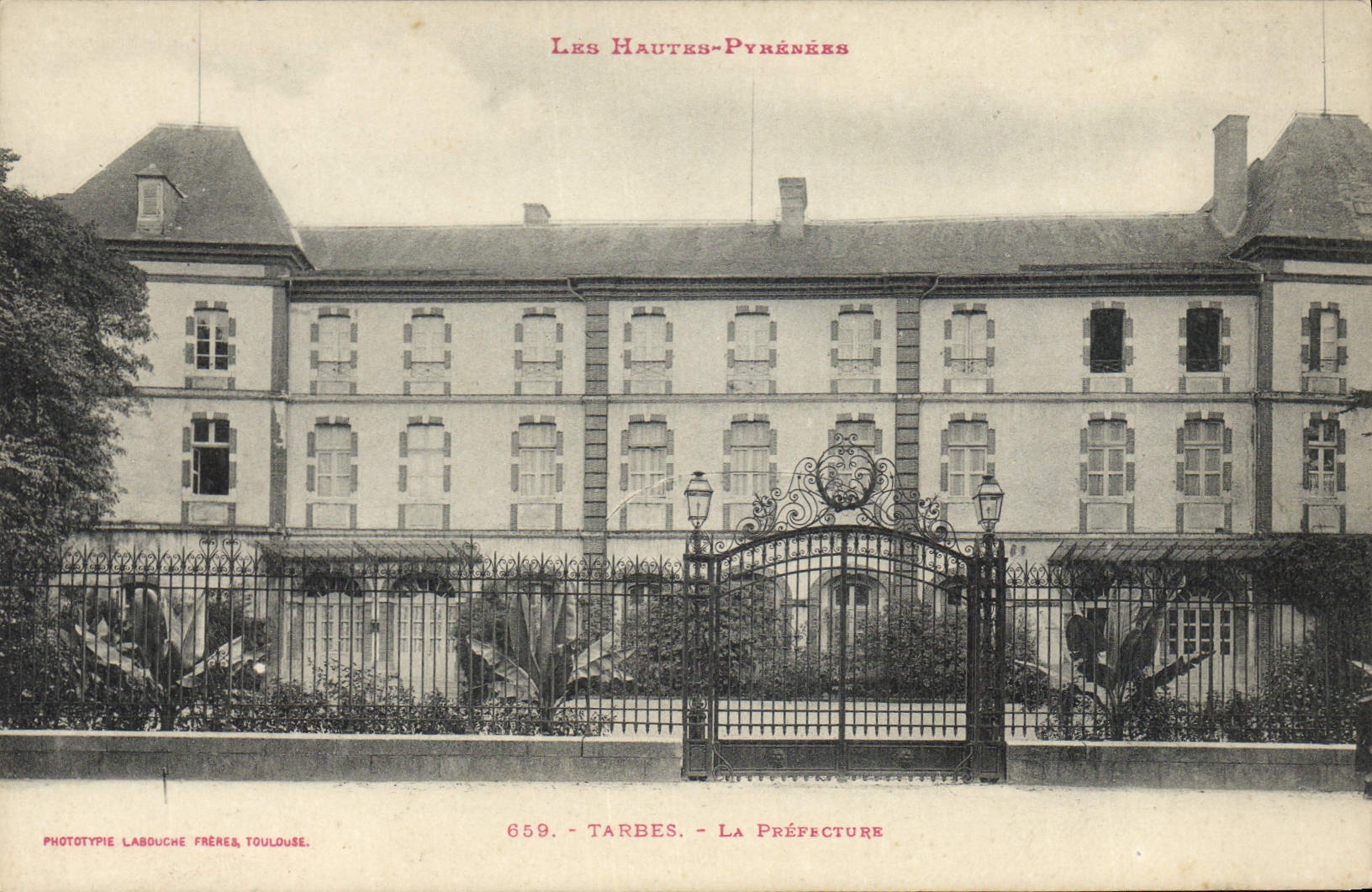 CPA Tarbes La Prefecture Les Hautes 
