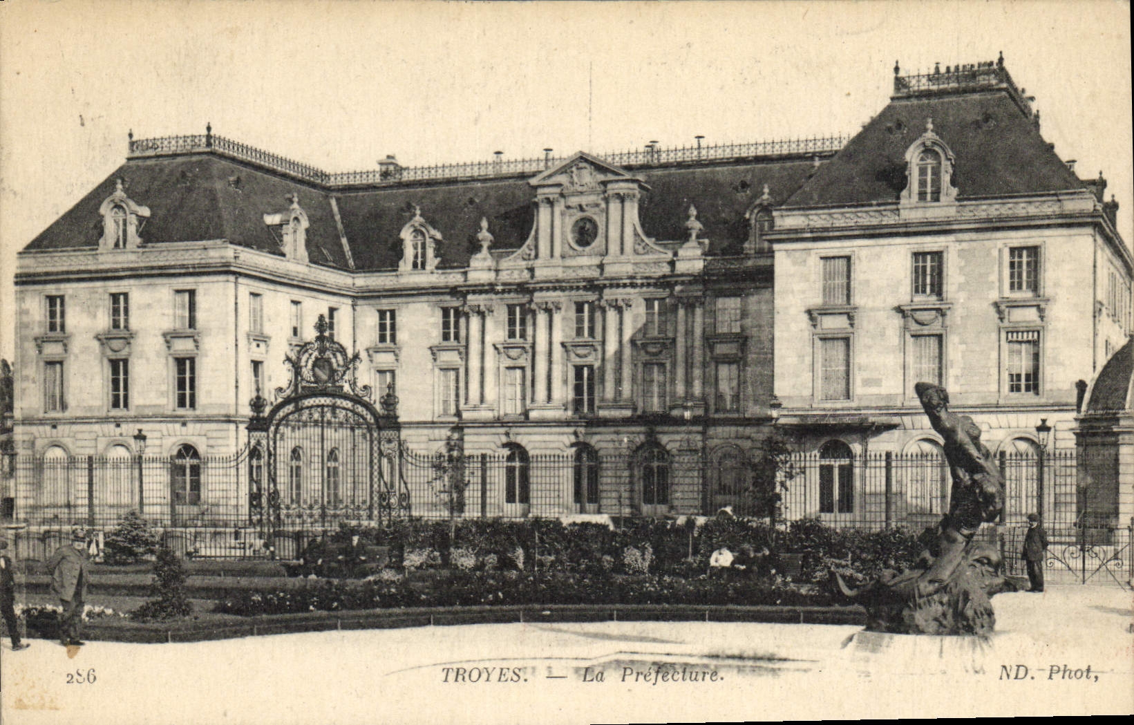 CPA Troyes La Prefecture 