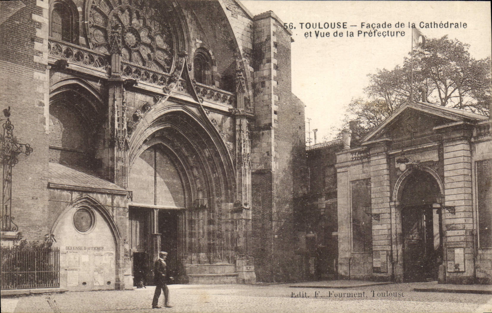 CPA Toulouse Facade de la Cathedrale et Vue de la Prefecture 
