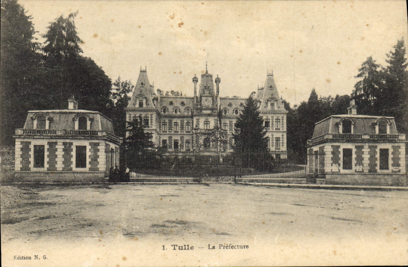 CPA Tulle La Prefecture 