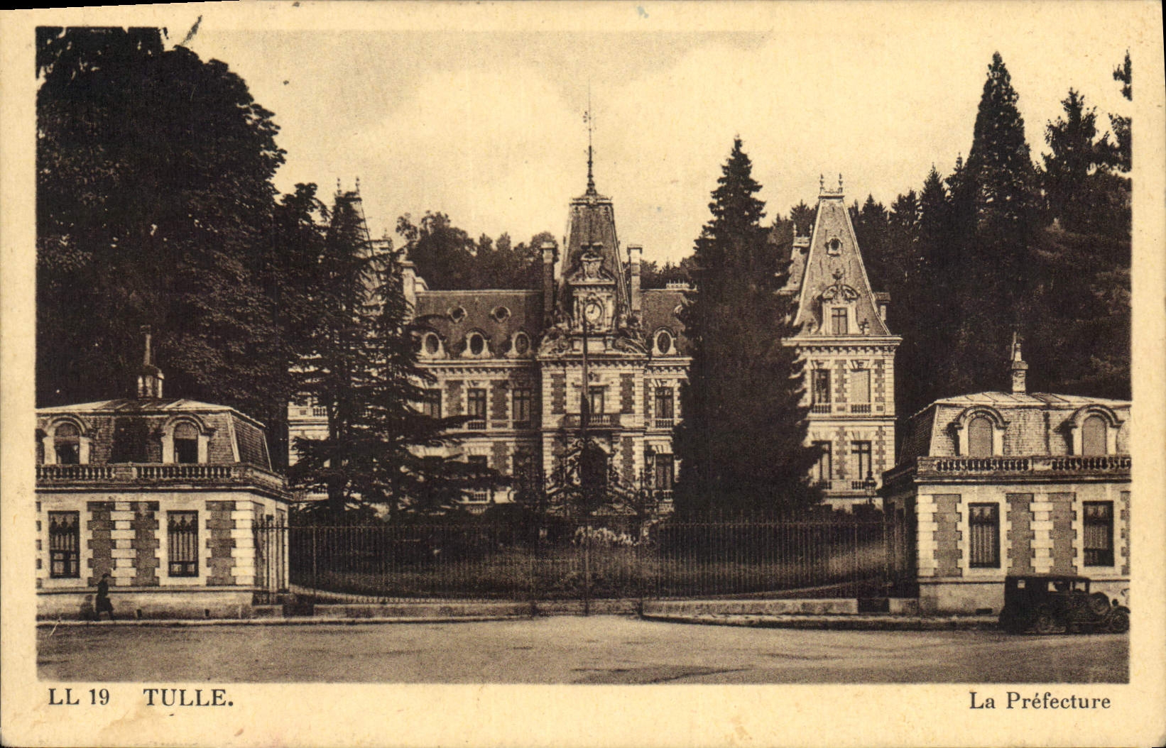 CPA Tulle La Prefecture 