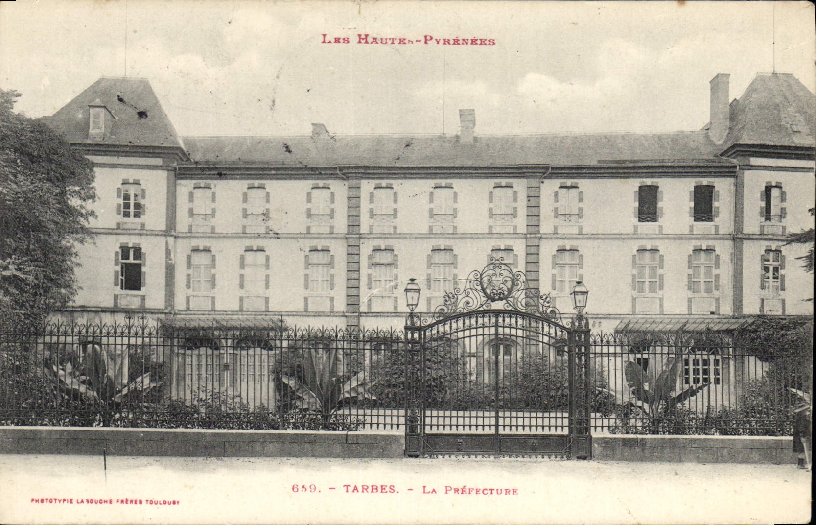 CPA Tarbes La Prefecture 