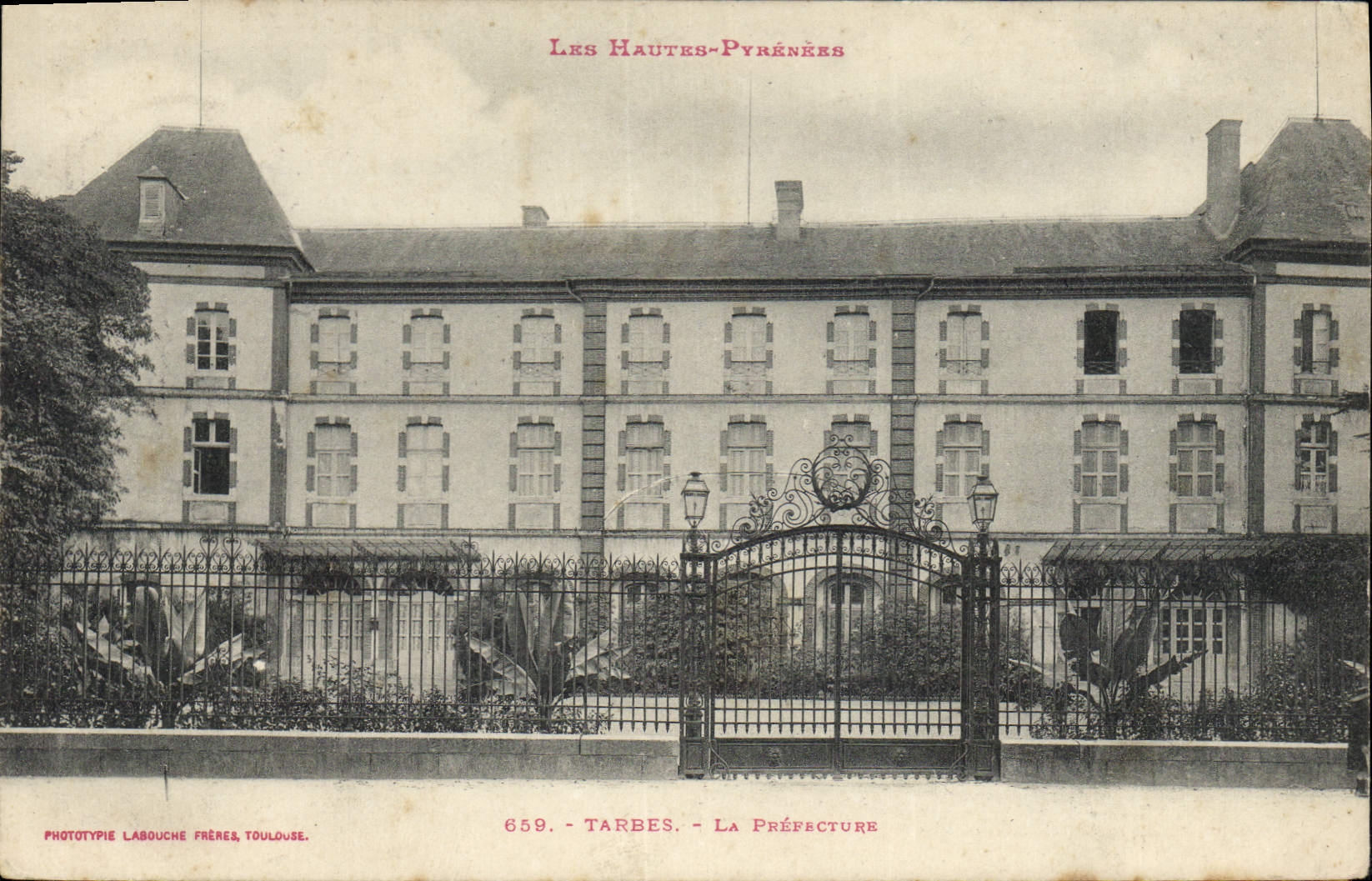 CPA Tarbes La Prefecture 