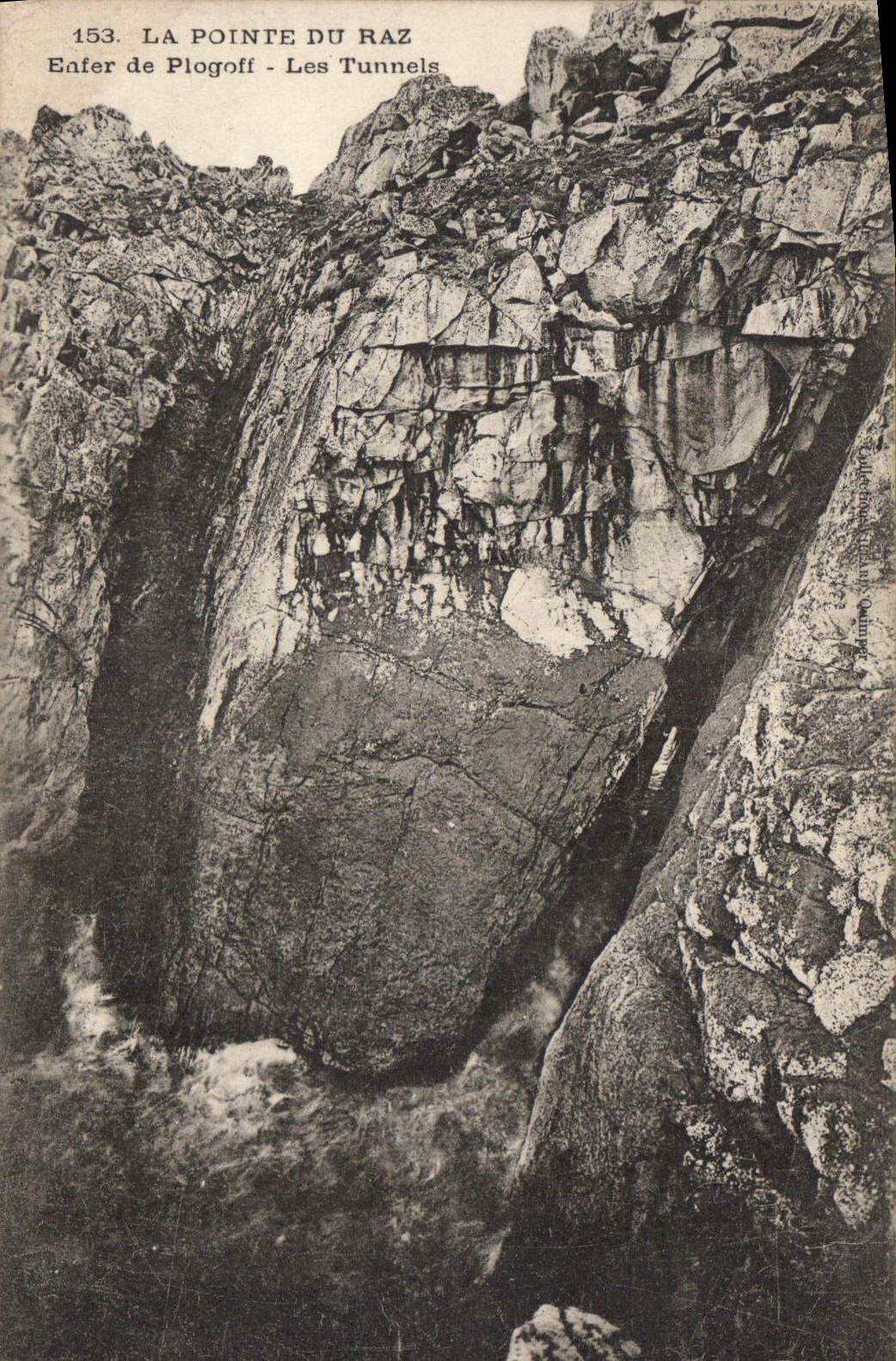 CPA La Pointe du raz Enfer de Plogoff les Tunnels