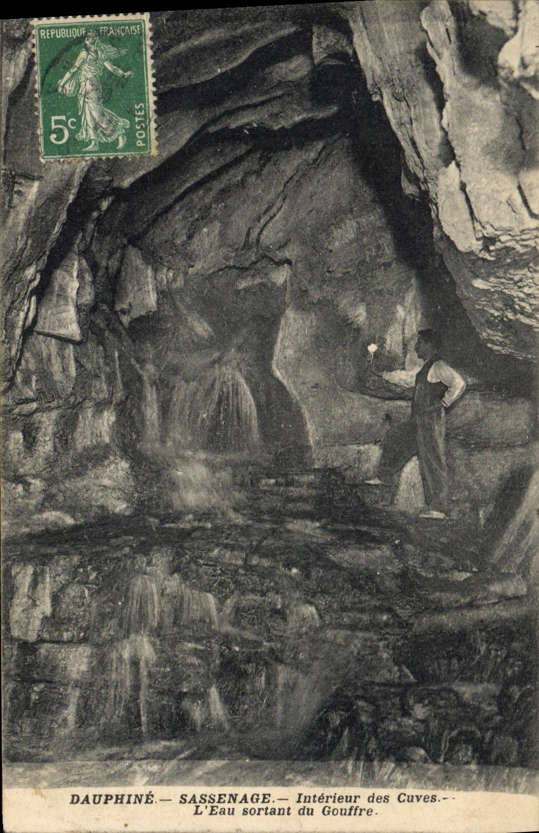 CPA Dauphine Sassenage Interieur des cuves l'eau sortant du Gouffre