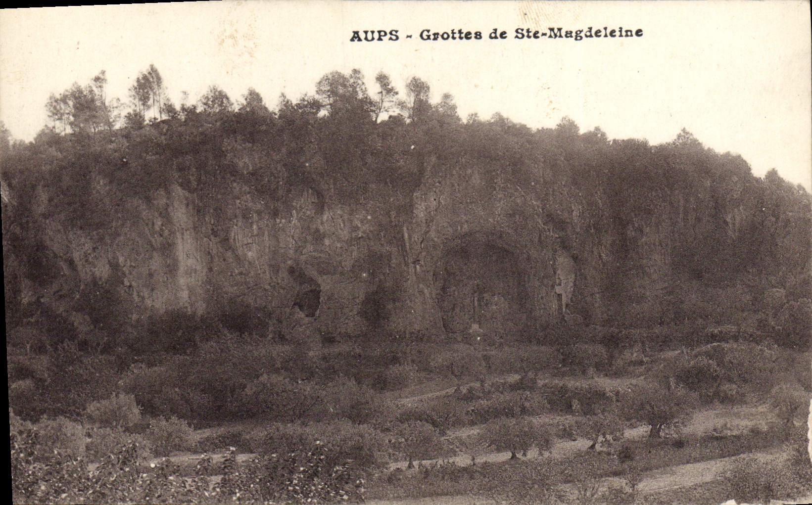 CPA Aups Grottes de Ste Magdeleine 