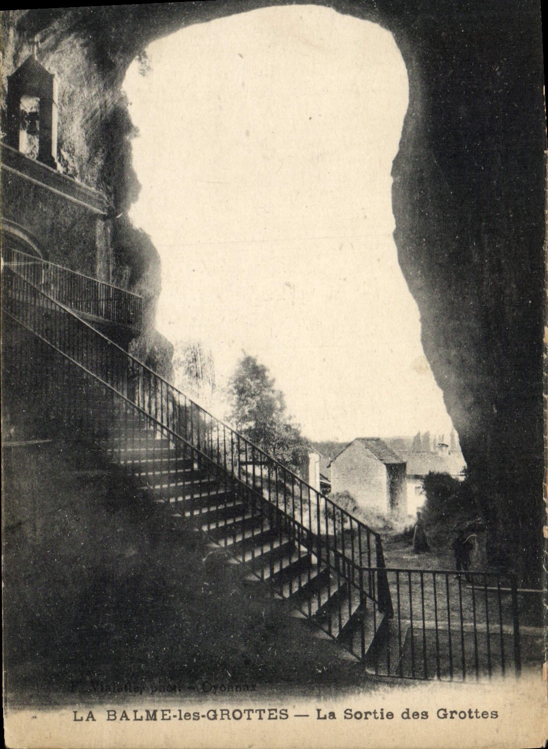 CPA La Balme les Grottes la sortie des Grottes