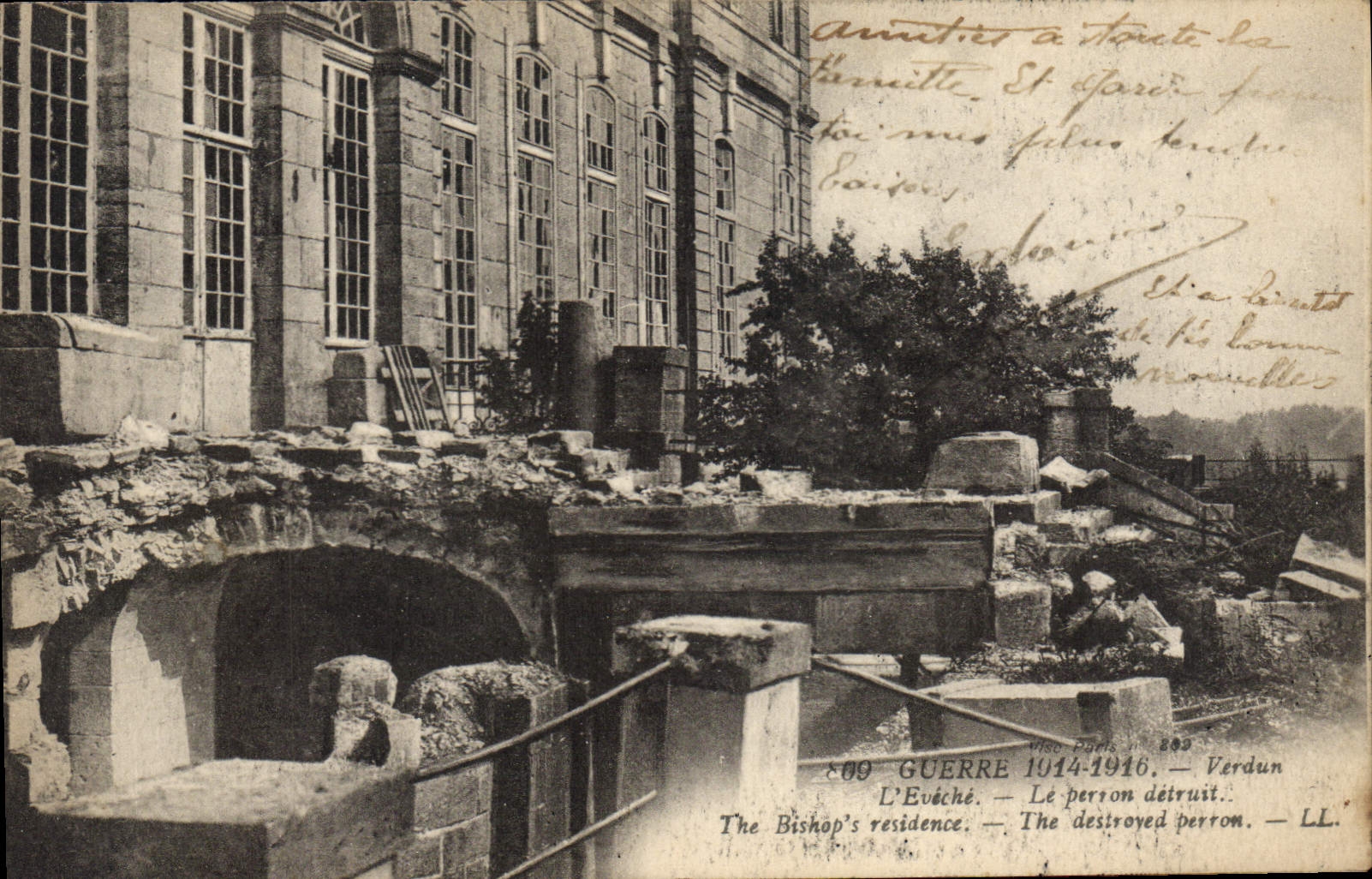 CPA Militaria Guerre 1914 1916 Verdun L'Eveche le perron detruit 