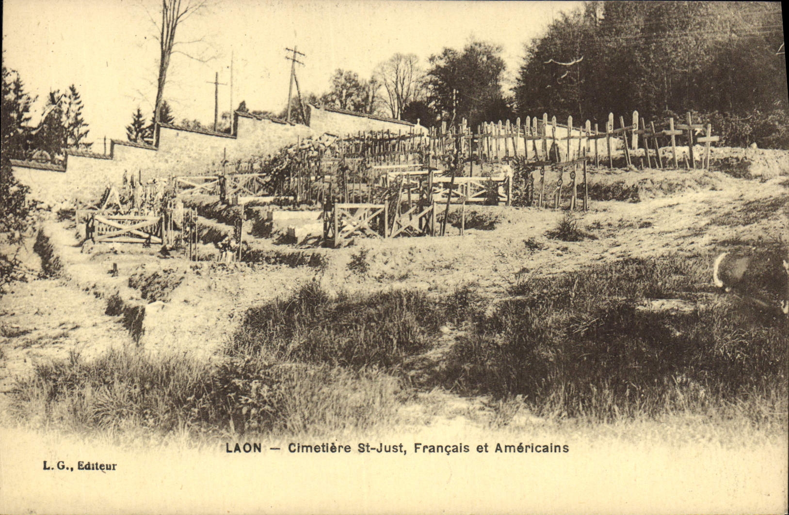 CPA Militaria Laon cimetiere St Just francais et Americans