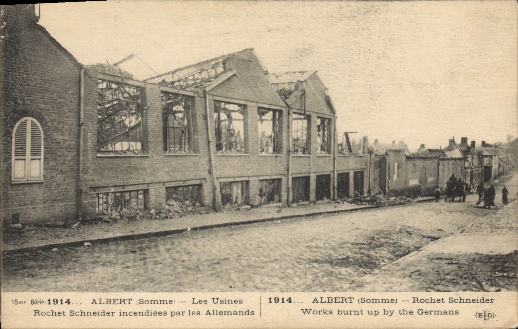 CPA Militaria 1914 Albert somme les usines rochet Schneider incendiees par les Allemands 