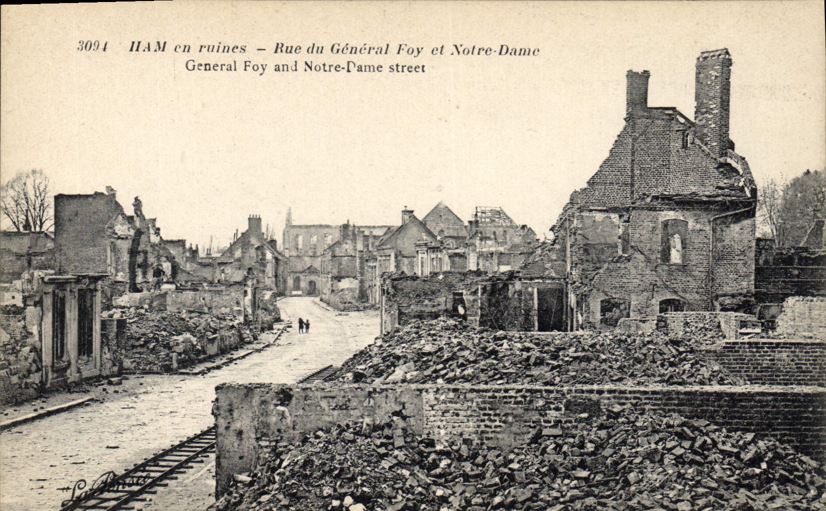 CPA Militaria Ham en ruines rue du General Foy et Notre Dame