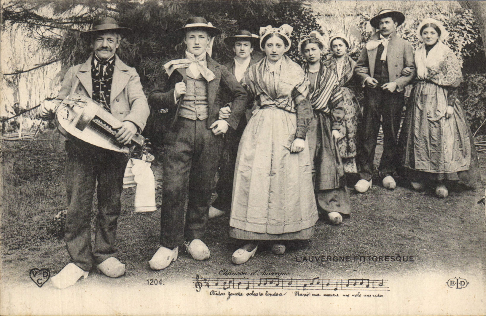 CPA Folklore L'Auvergne Pittoresque 