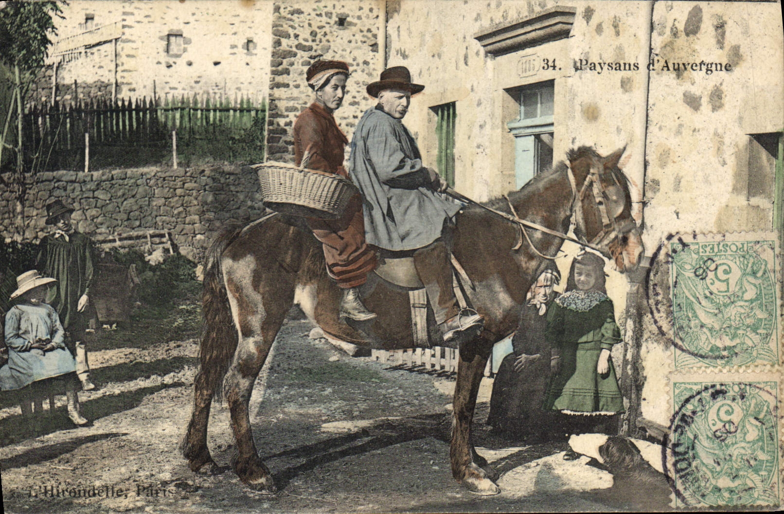 CPA Folklore Paysans d'Auvergne Cheval Enfants