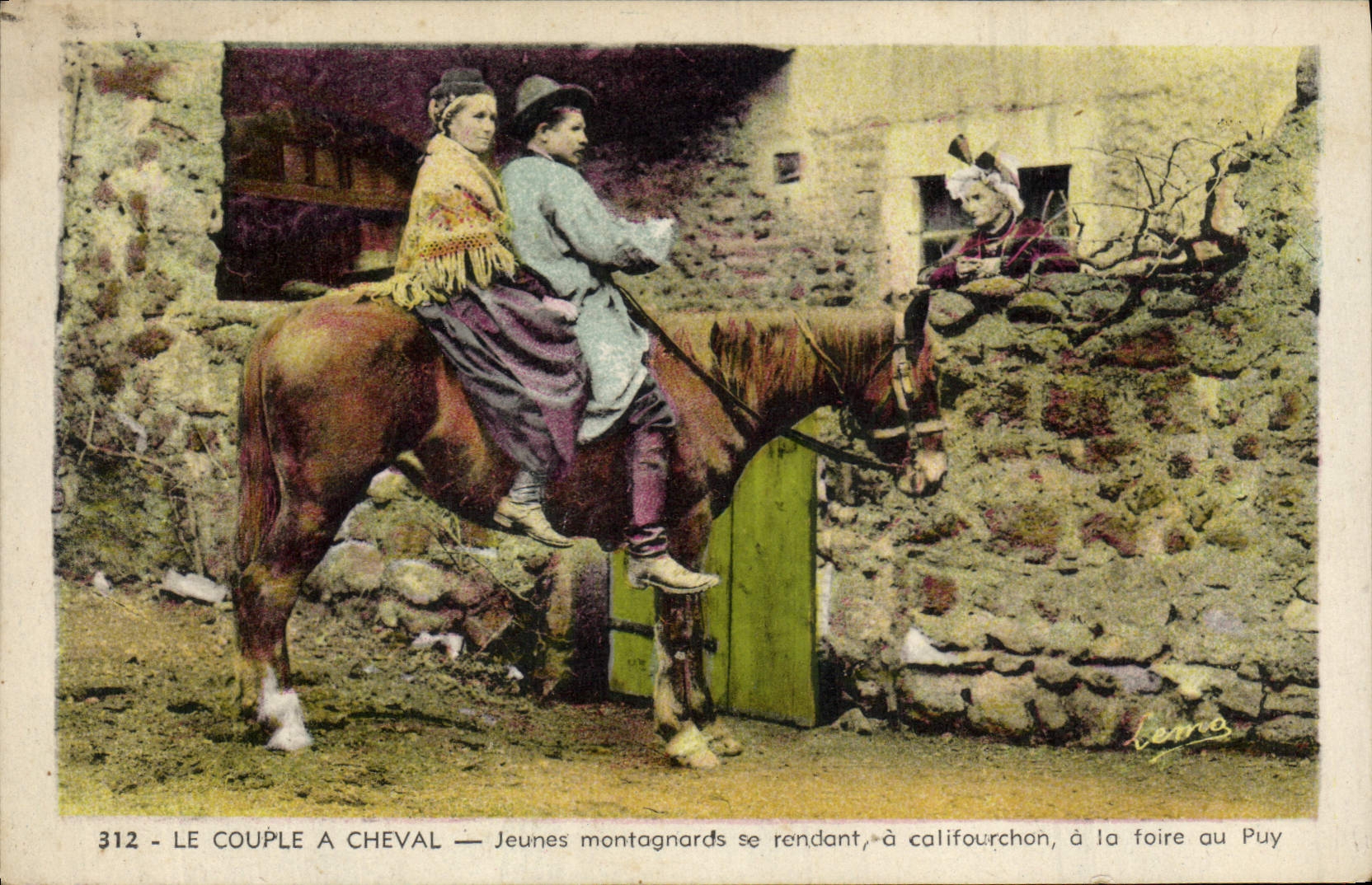 CPA Folklore Le couple a cheval Jeunes montagnards se rendant a califourchon a la toire au Puy Cheva