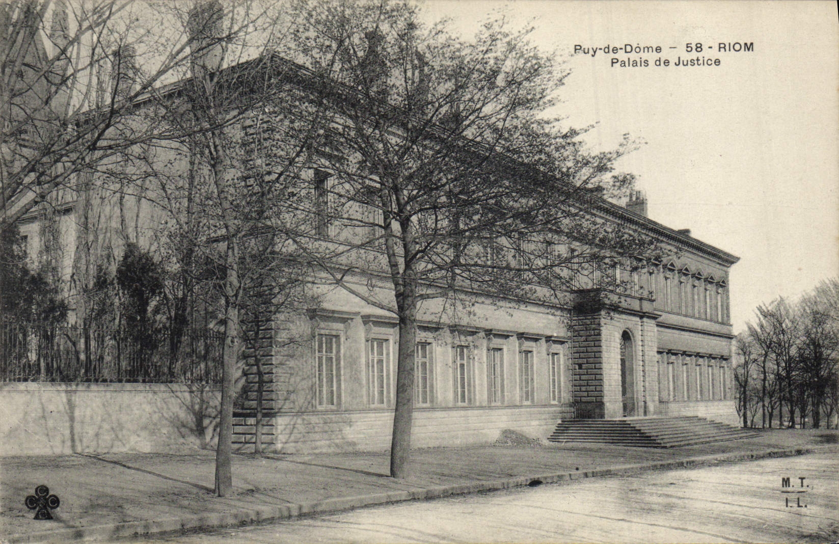 CPA Puy de Dome Riom palais de justice 