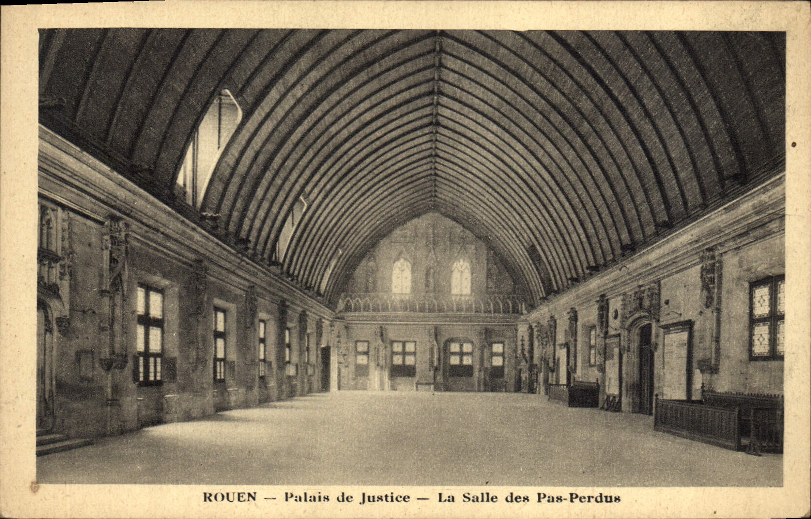 CPA Rouen Palais de justice la salle des pas perdus 