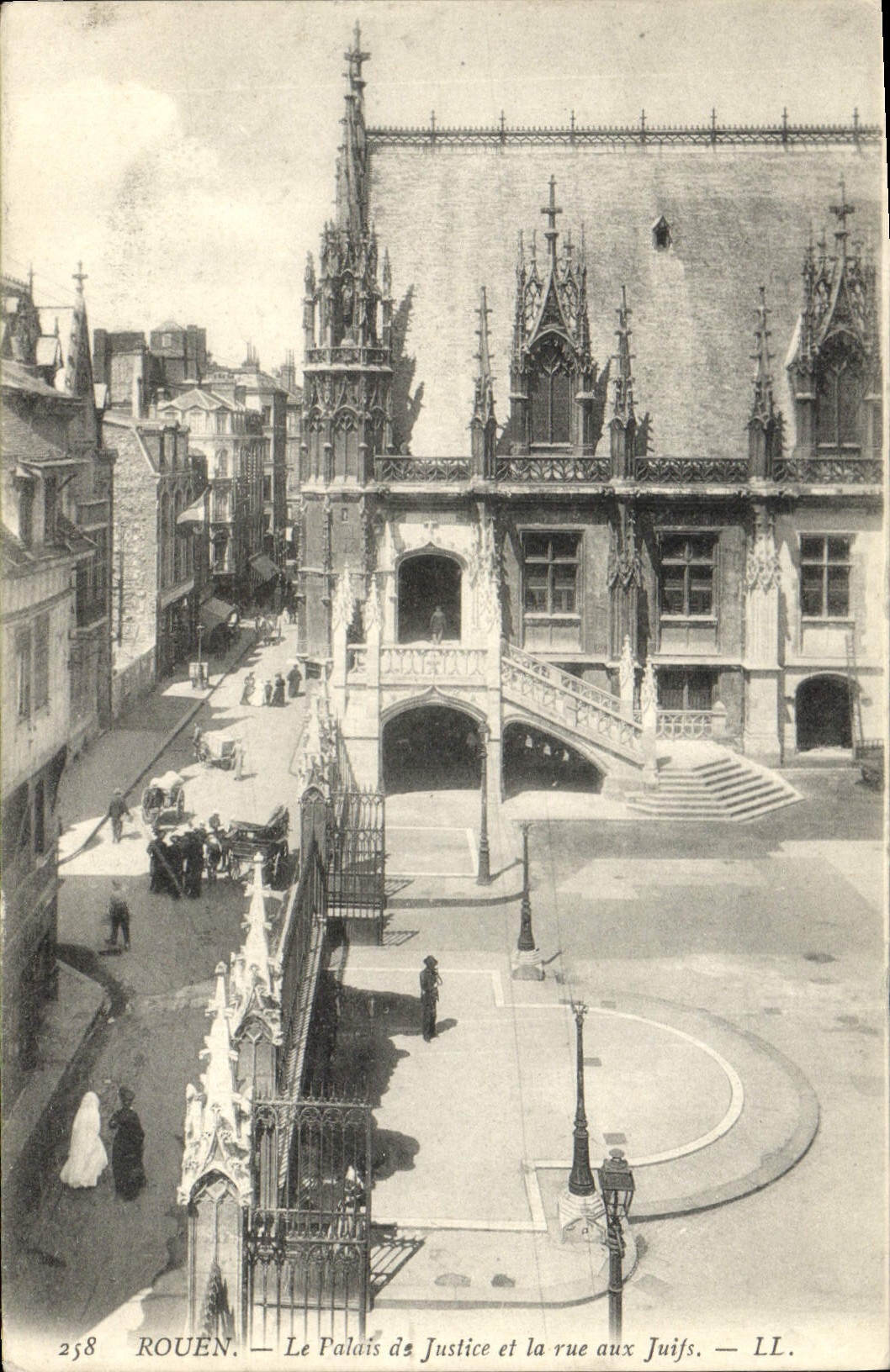 CPA Rouen le Palais de Justice et la rue aux Juifs