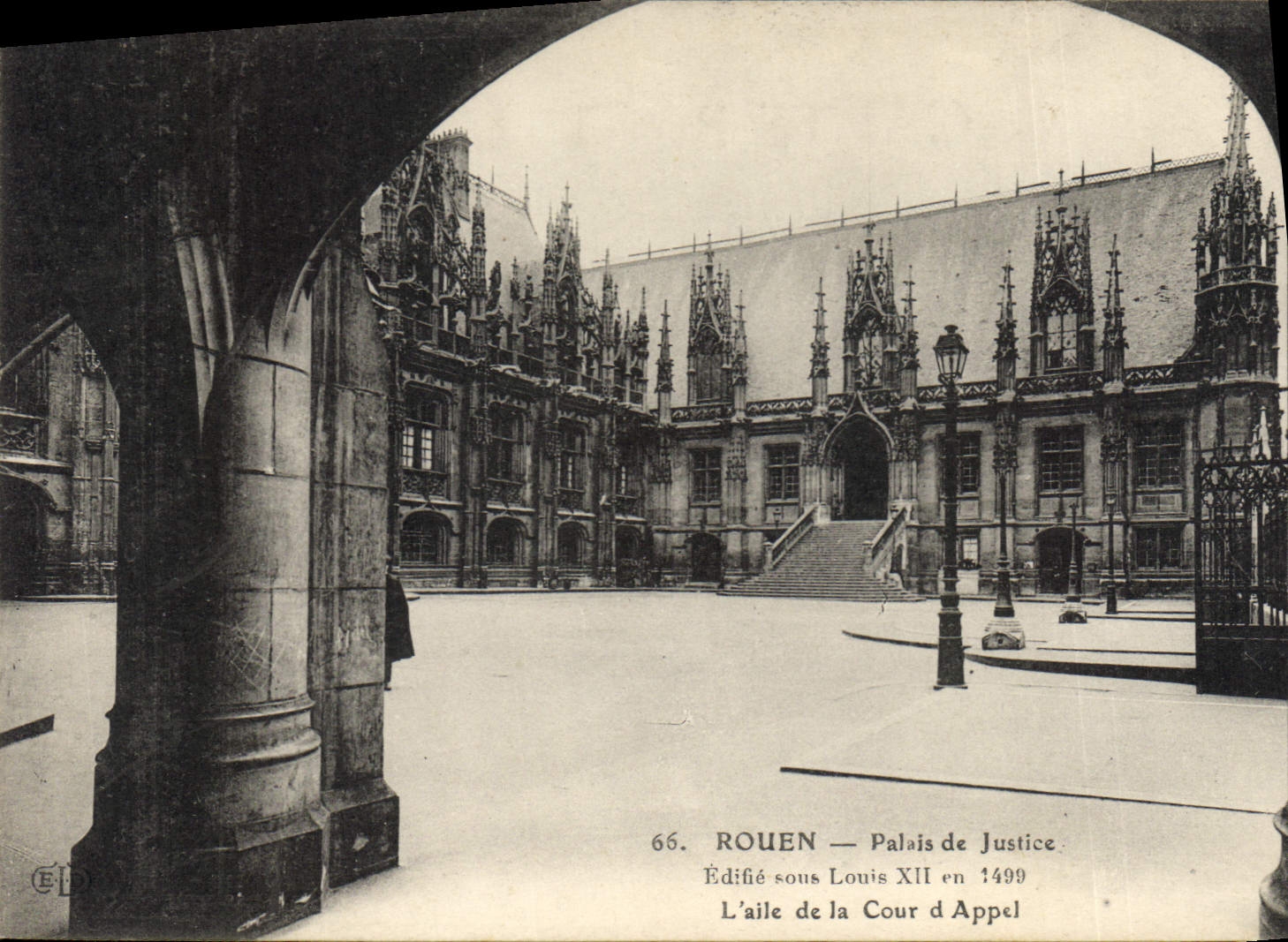 CPA Rouen Palais de Justice edifie sous Luis XII en 1490 L'aile de la cour d'appel