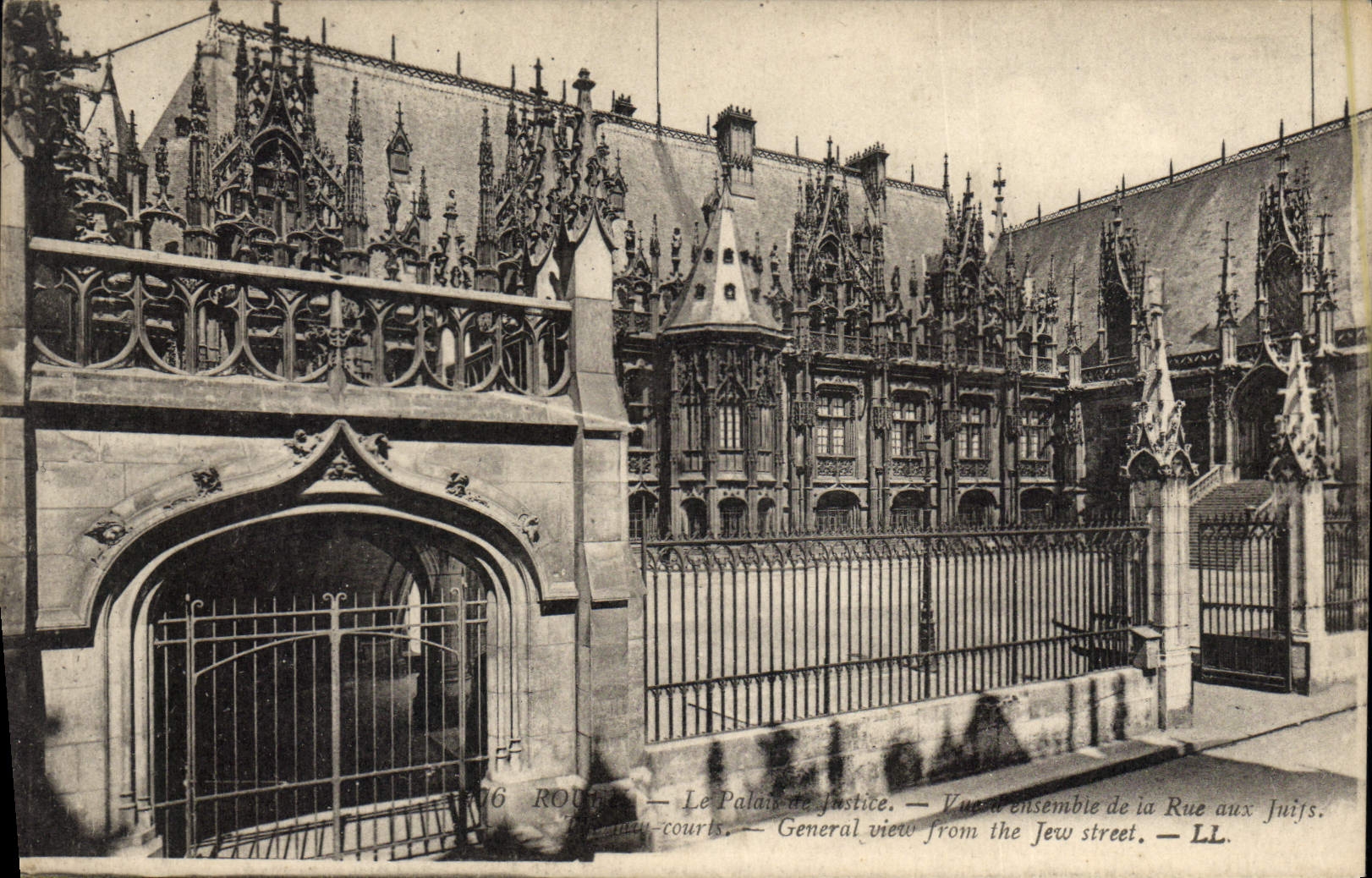 CPA Rouen Palais de Justice ensemble vu de la rue aux Juifs 