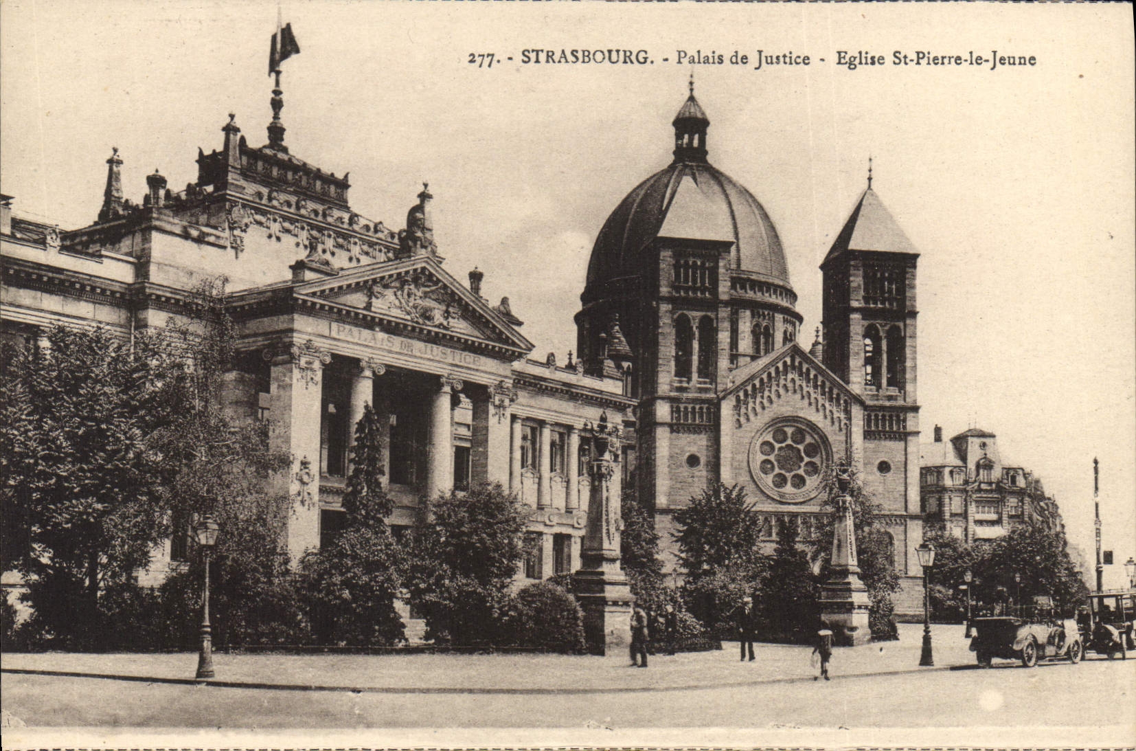 CPA Strasbourg le Palais de justice et l'eglise St Pierre le jeune 