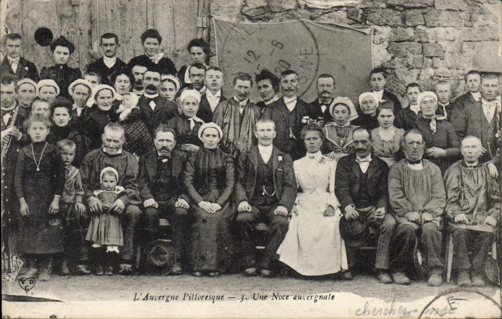 CPA Folklore L'Auvergne Pittoresque une noce Auvergnate Mariage