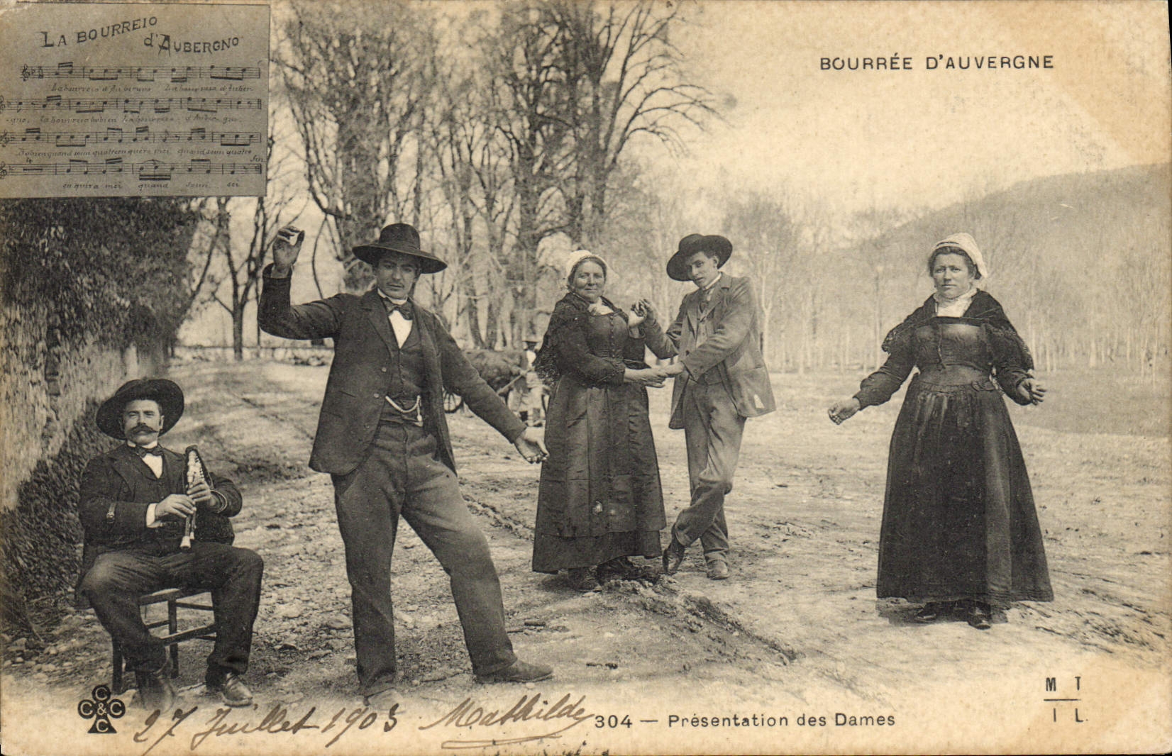 CPA Folklore Bourree d'Auvergne Presentation des Dames 