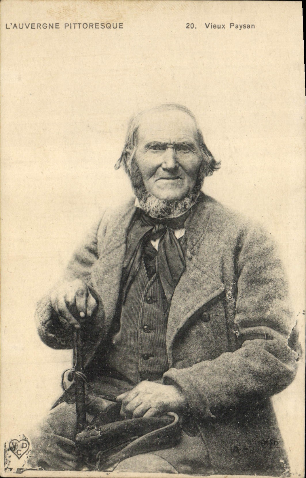 CPA Folklore L'Auvergne Pittoresque vieux Paysan 