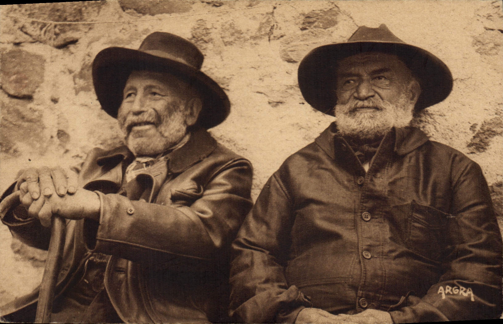 CPA Folklore Cantal Deux Auvergnats 