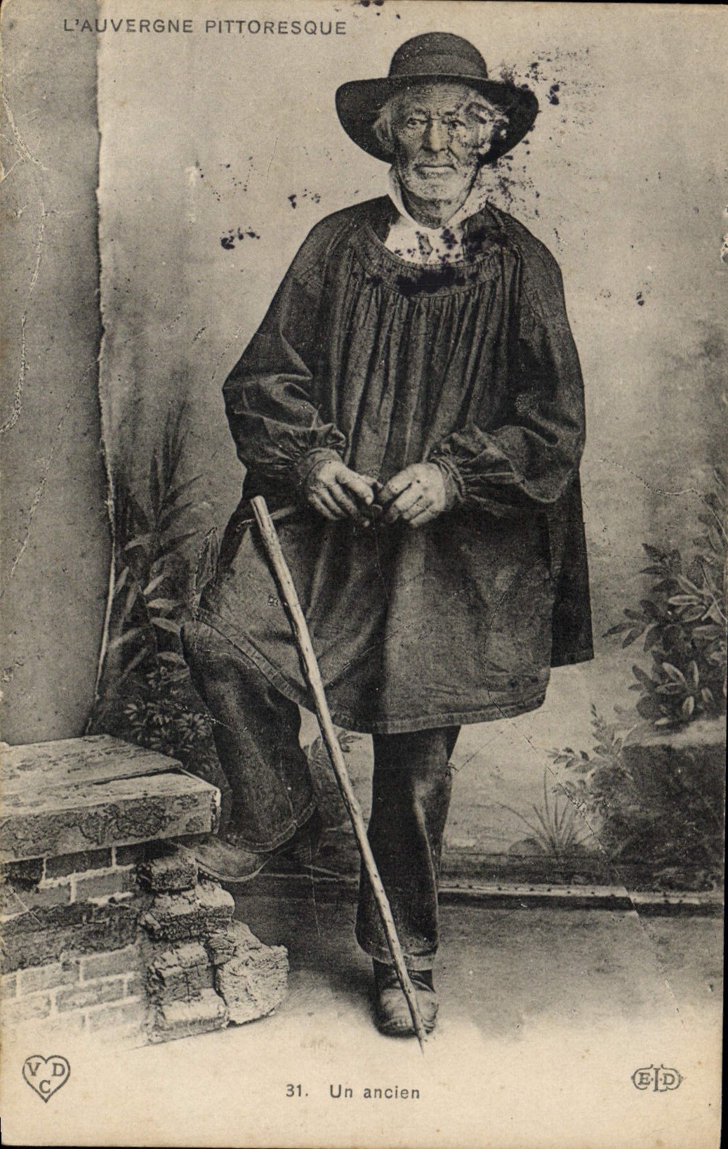 CPA Folklore L'Auvergne Pittoresque un ancien 