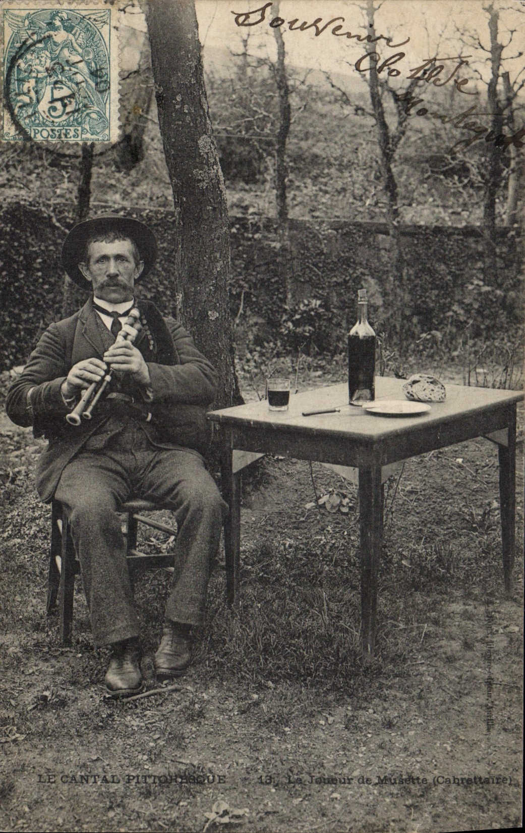 CPA Folklore Le cantal Pittoresque Le joueur de musette TOP