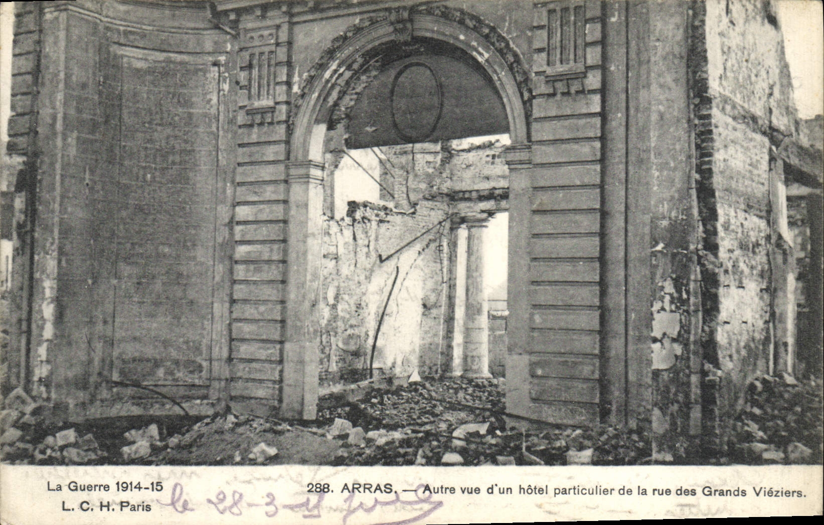 CPA Militaria Arras autre vue d'un hotel particulier de la rue des Grands Vieziers
