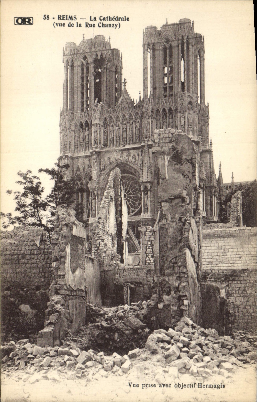 CPA Militaria Reims la cathedrale vue de la rue Chanzy