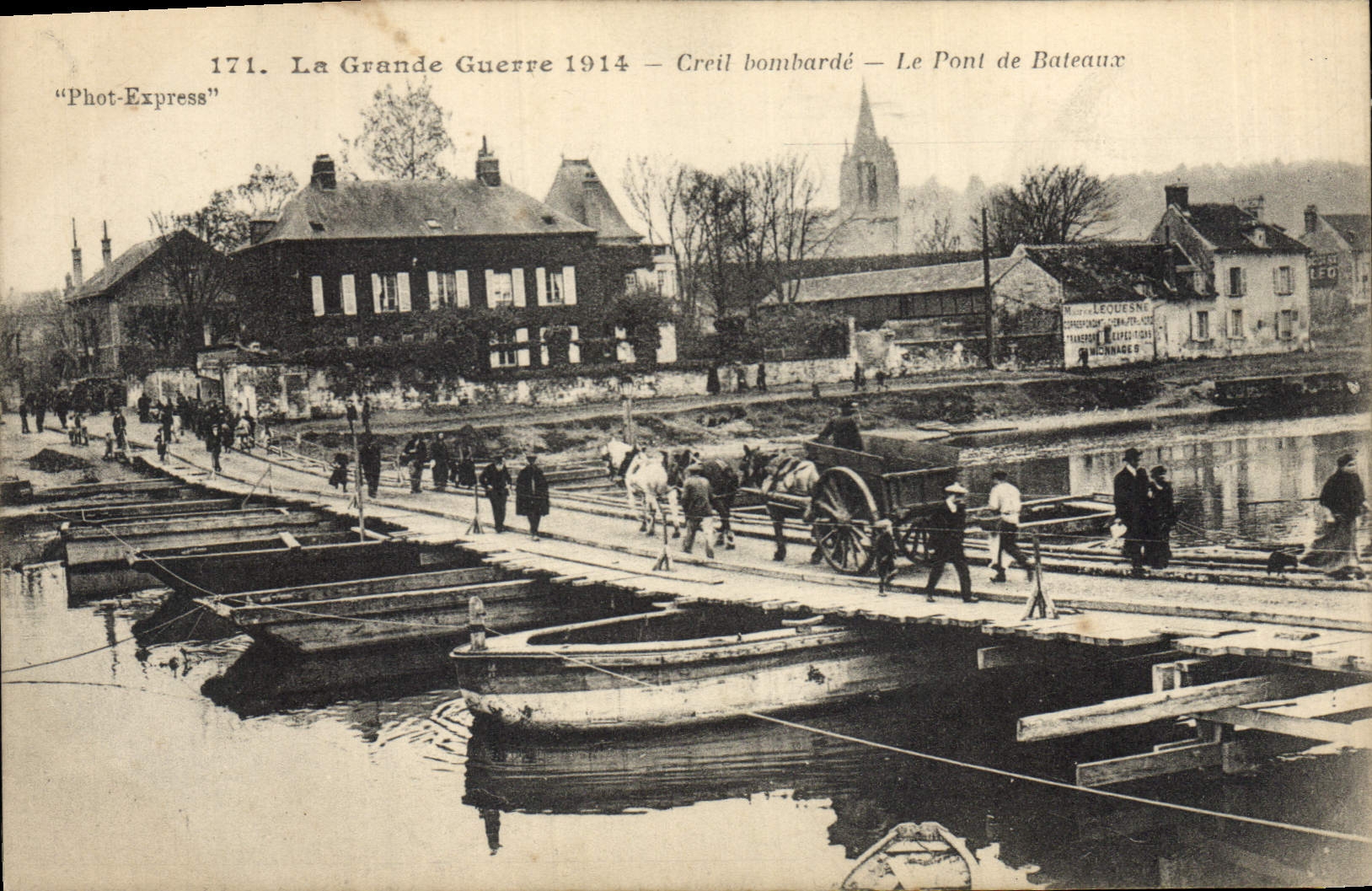 CPA Militaria La grande guerre 1914 creil bombarde le pont de Bateaux