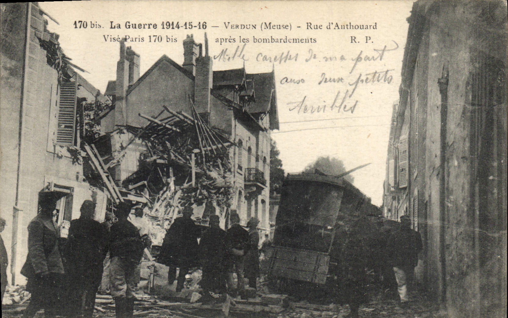 CPA Militaria La guerre 1914 15 16 Verdun rue d'Authouard apres le bombardement
